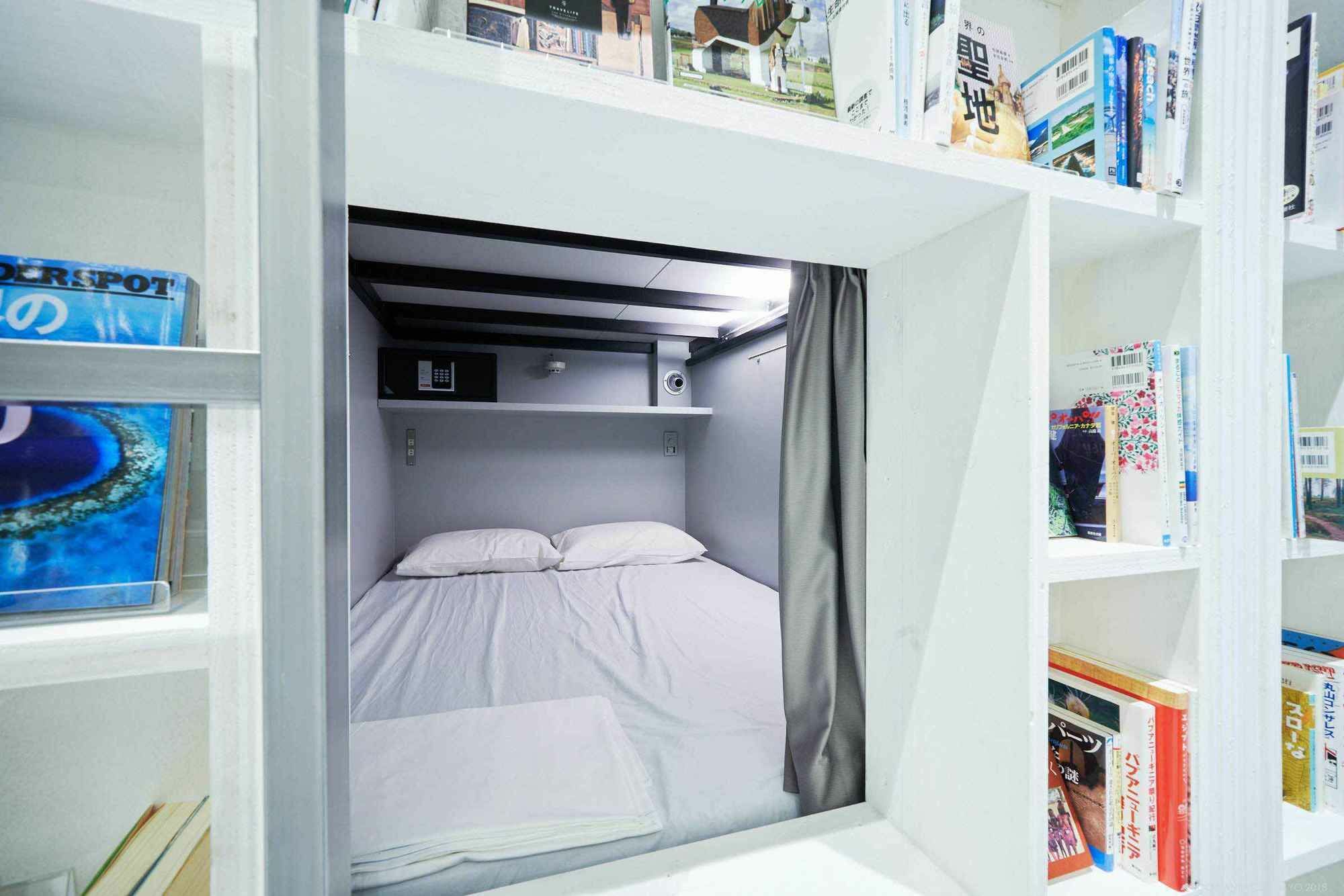 Hostel Book And Bed Tokyo Shinsaibashi Osaka Zewnętrze zdjęcie